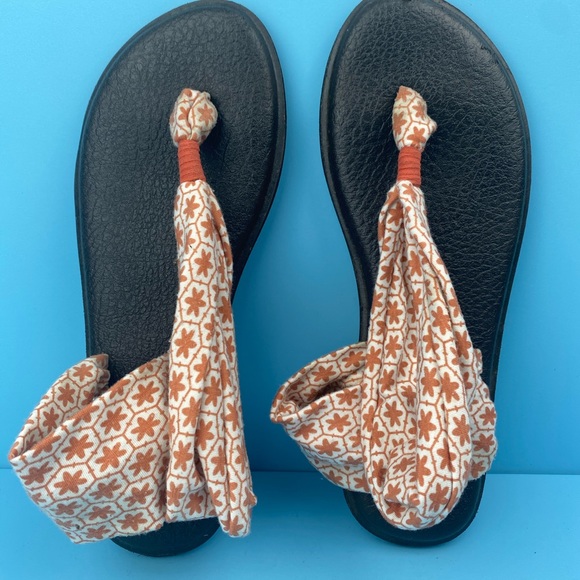 Sanuk Yoga Sling Sandals. - Picture 2 of 6